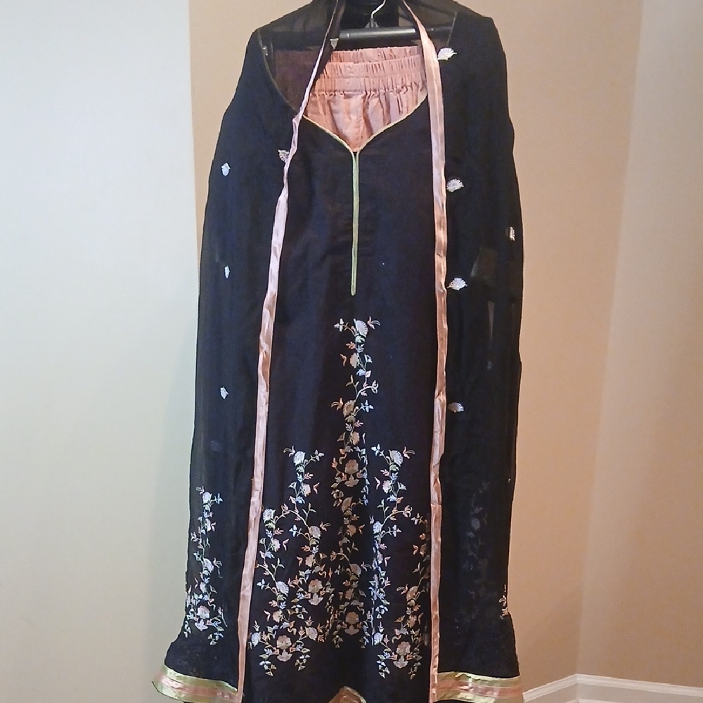 Elegant Black Floral Embroidered Dress